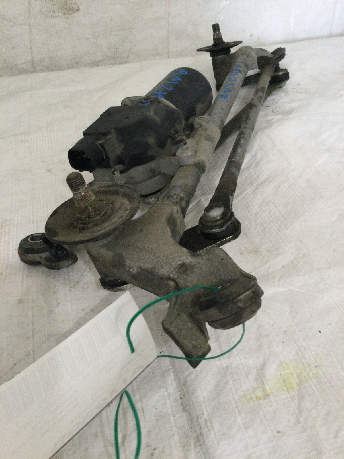 2007 Infiniti G35 Windshield Wiper Motor W/ Linkage OEM