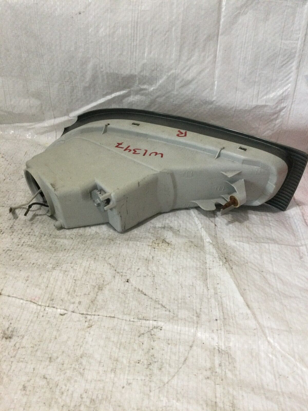 2005 Toyota Sienna Right Passenger Fog Light Lamp OEM ( Chip Mark shown )
