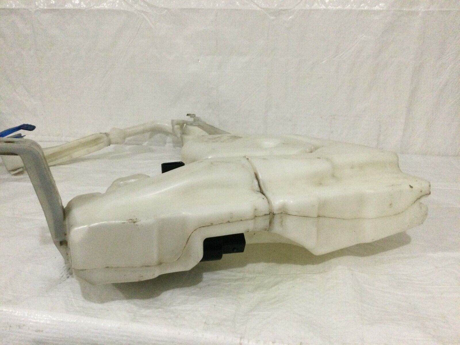 2007 Volkswagen Touarag Windshield Washer Fluid Reservoir Tank OEM 7L0955453D 