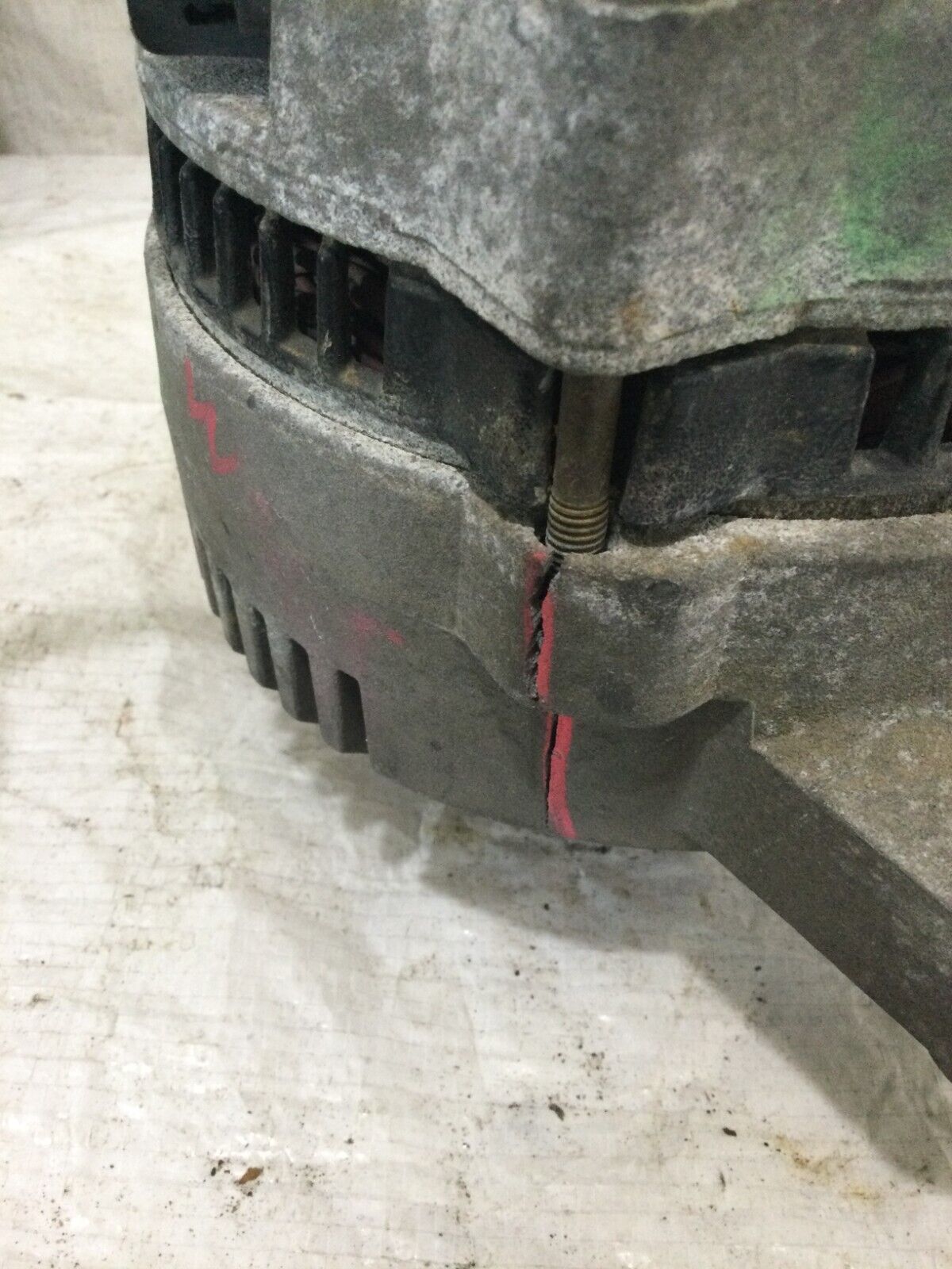 2007 Ford F-150 F150 Alternator Motor OEM ( DAMAGED )