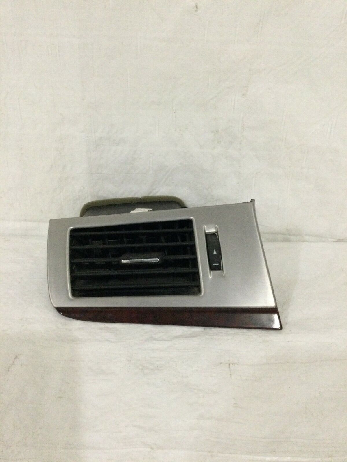 2007 Cadillac Escalade ESV Dash Air Vent Front LH OEM 15863360