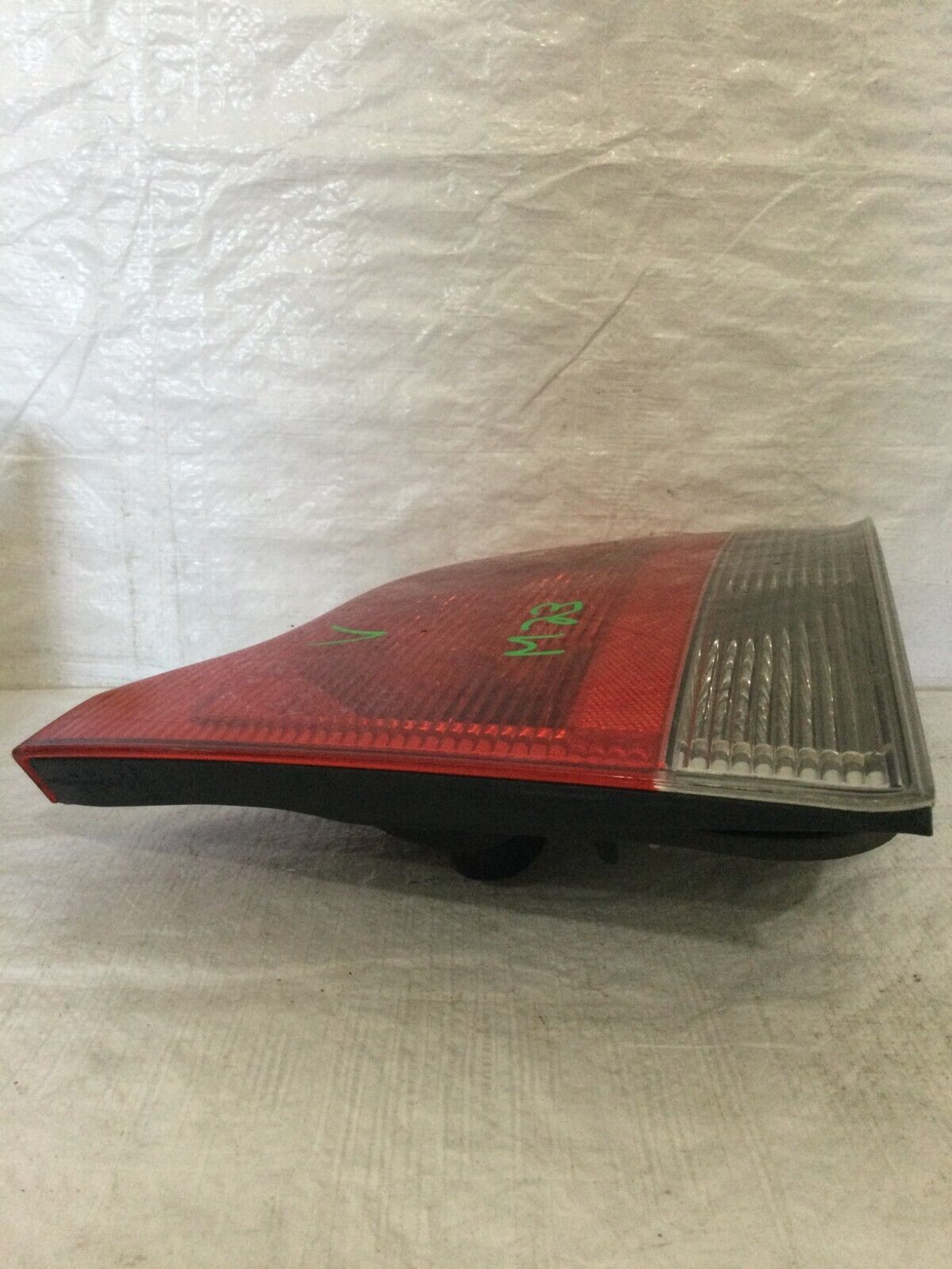 2004 Volvo S60 Drivers Left Side TailLight Lamp Assembly LH 8664080 OEM