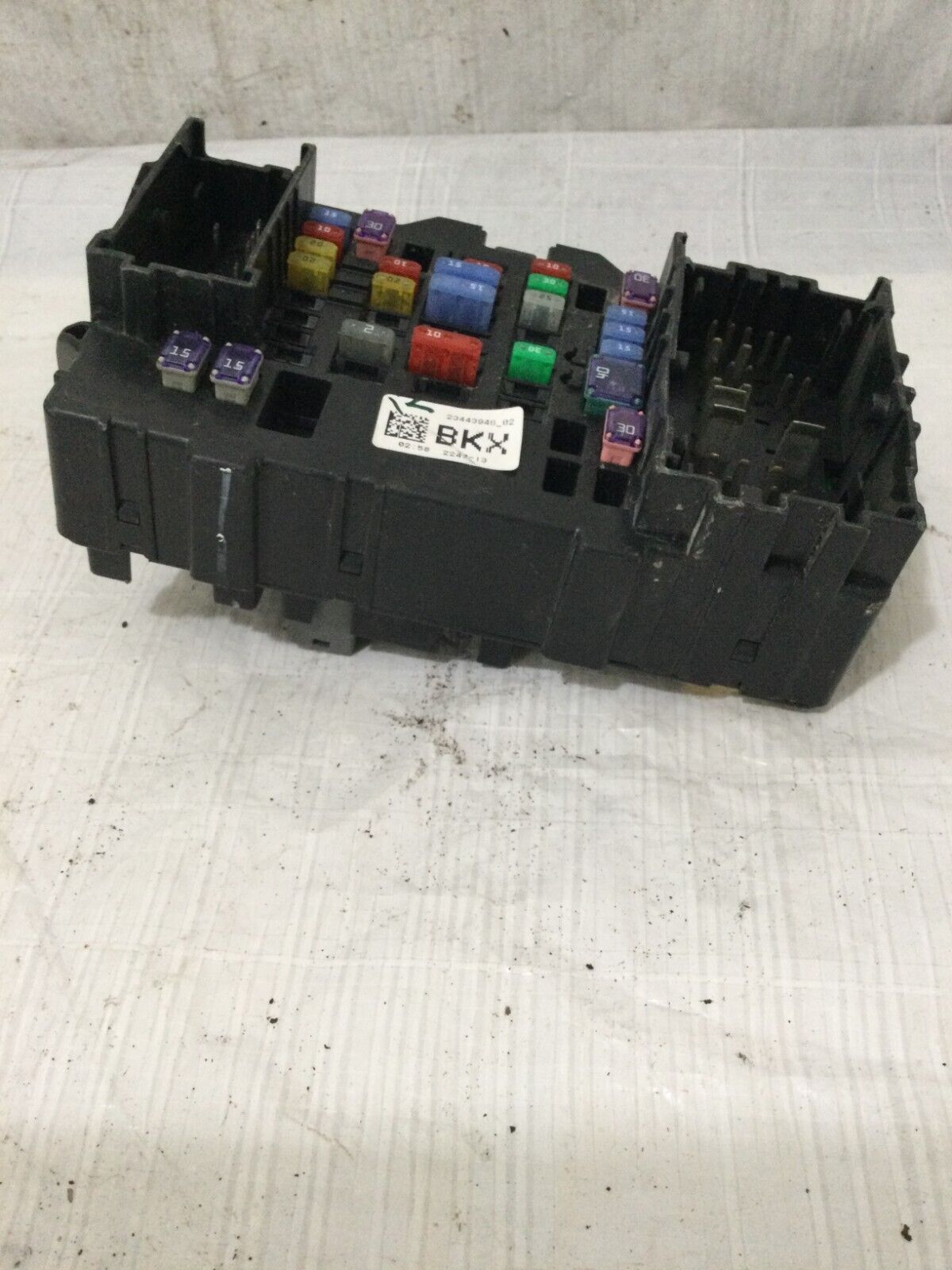 2018 Chevrolet Silverado 1500 Right  Cabin Fuse Box  23443946_02 OEM