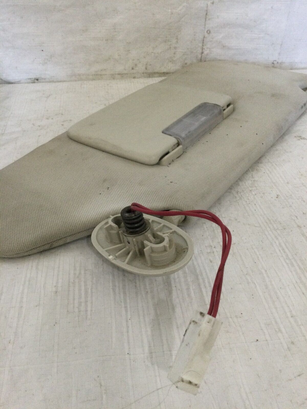 2007 Dodge Nitro Illuminated Sun Visor Right OEM