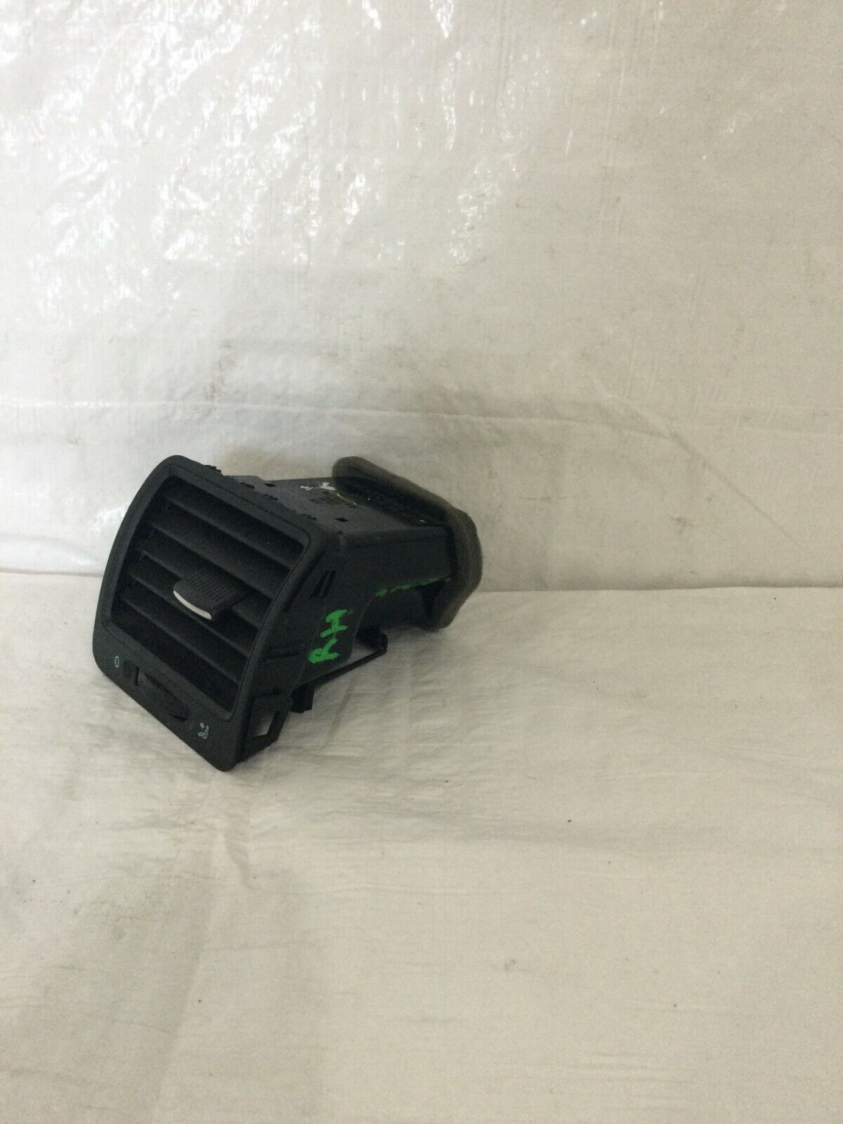 2006 Volkswagen Jetta Right Passenger Side Dash Air Vent 1K0819710 OEM