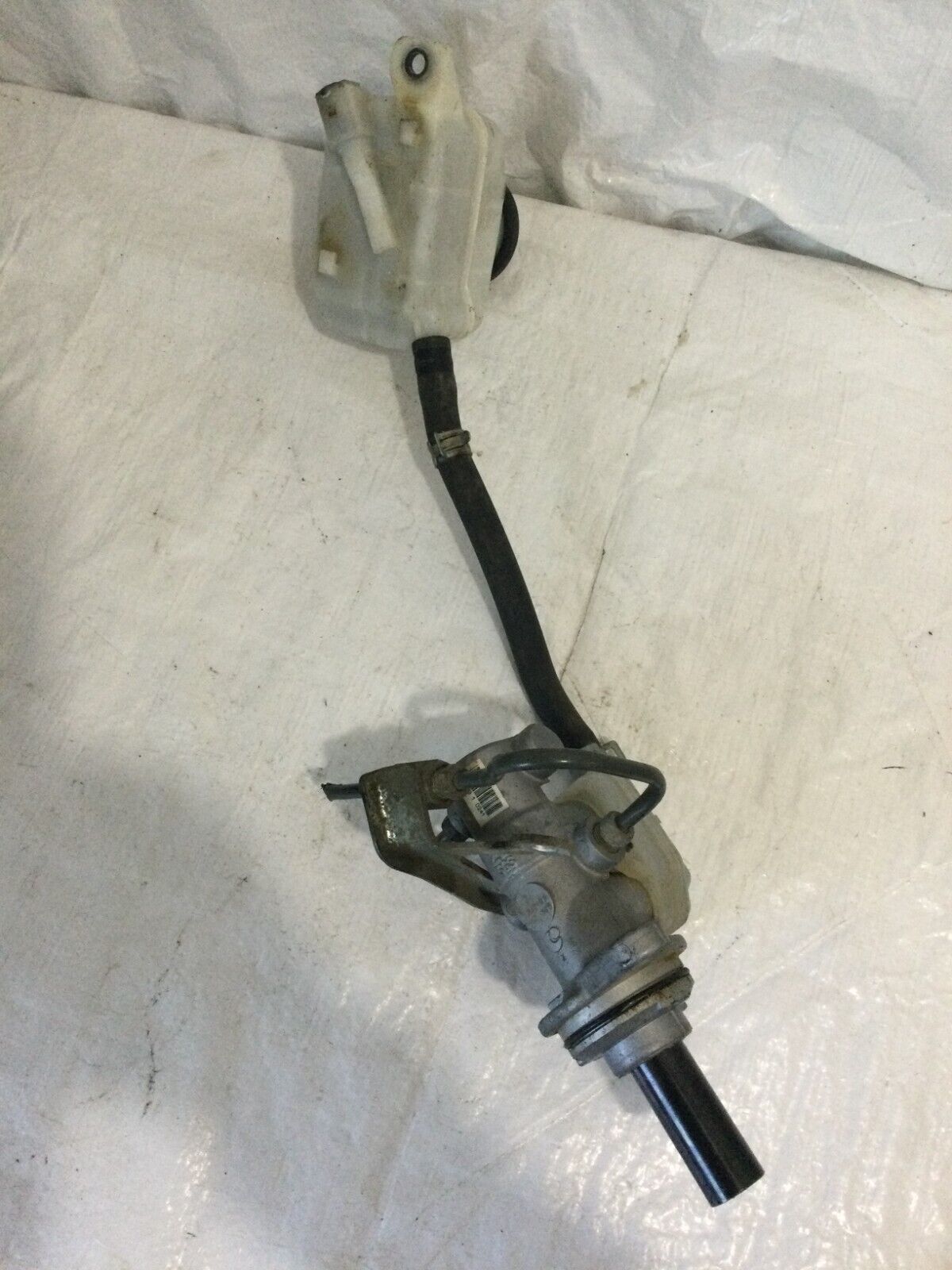 2003 Toyota Highlander Master Brake Cylinder W/ Reservoir OEM