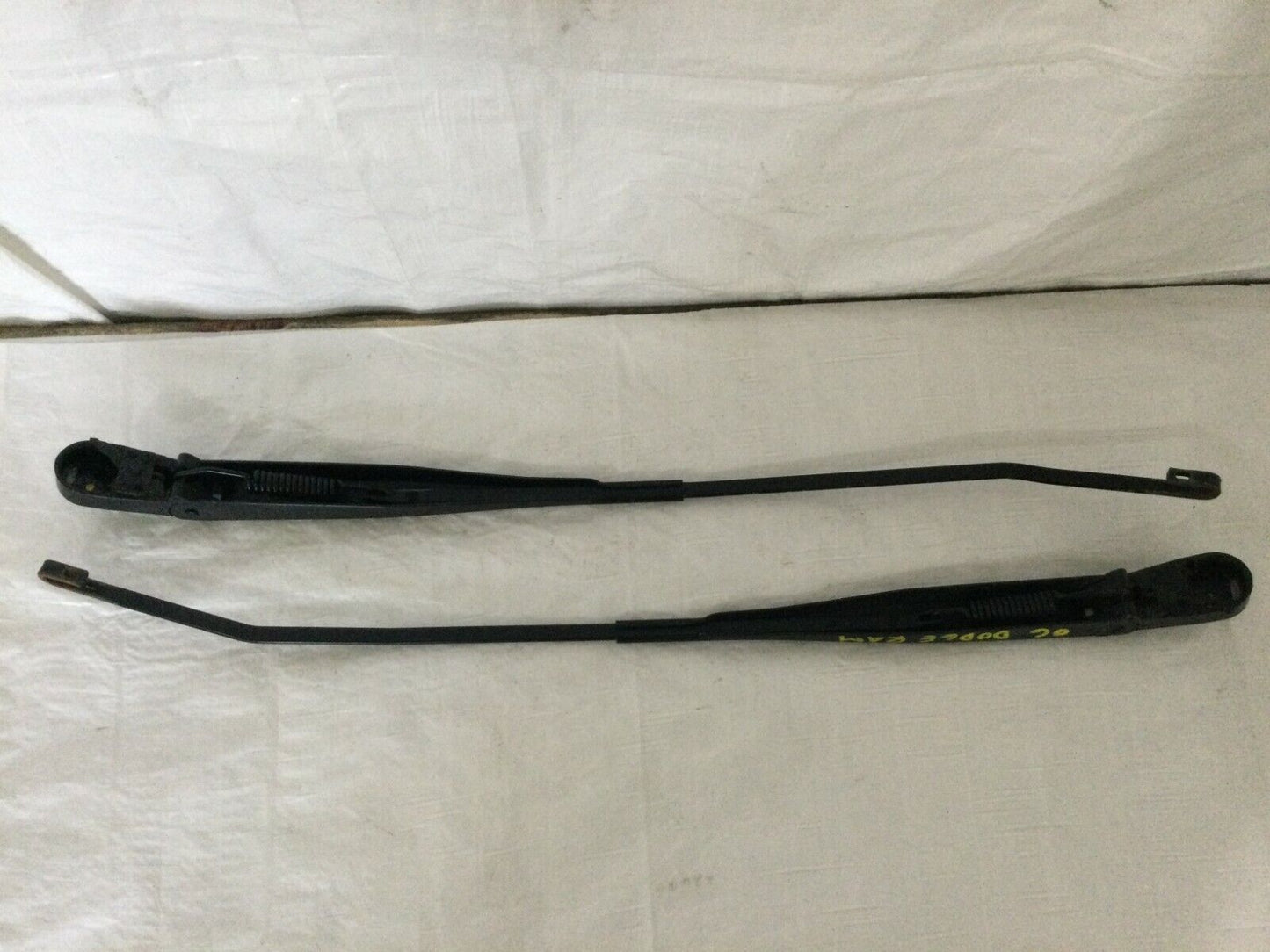 2006 Dodge Ram 2500 Wiper Arm Set 55077131AE 55077130AE OEM