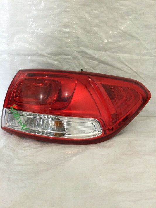 2016-2018 Kia Sorento Tail Light Right RH Passenger OEM Halogen Brake Lamp