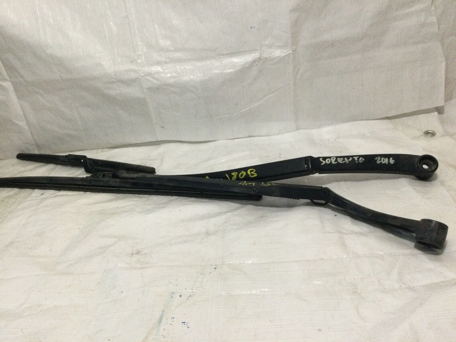 2016-2020  Kia Sorento Front Wiper Arm Set OEM Left Right