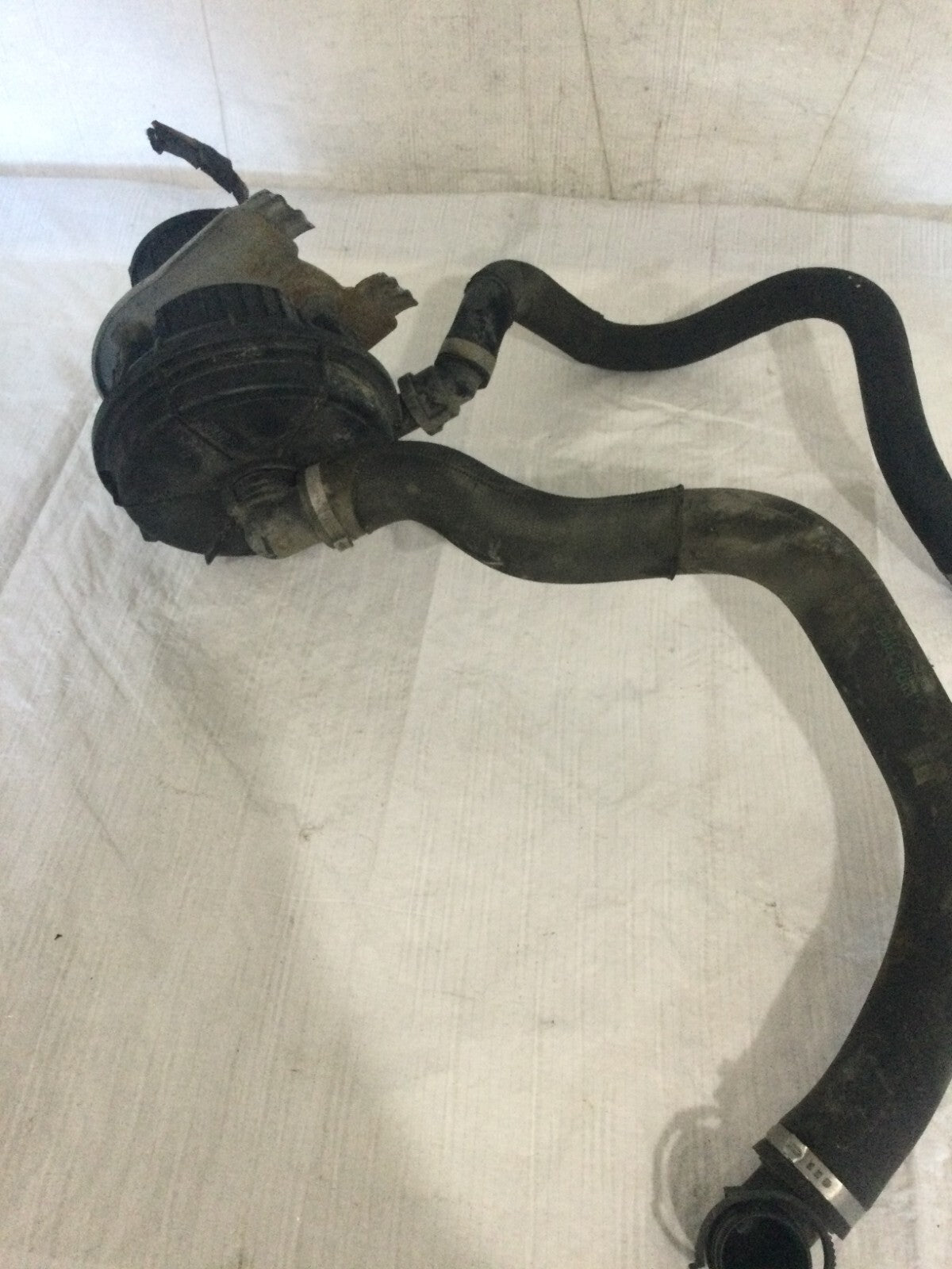 2004 BMW 745I Air Pump Assembly OEM