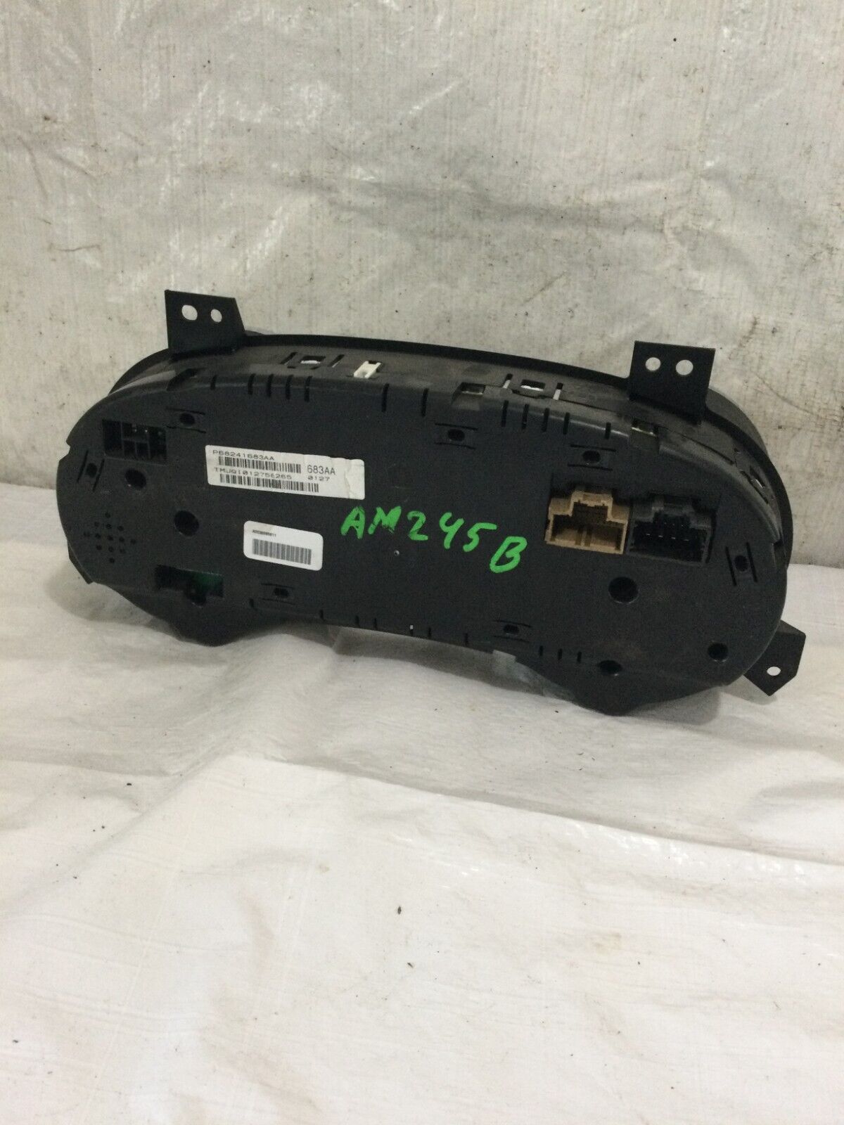 2017 Dodge Grand Caravan  Speedometer  Cluster 68241685AA OEM( DAMAGE LENS )