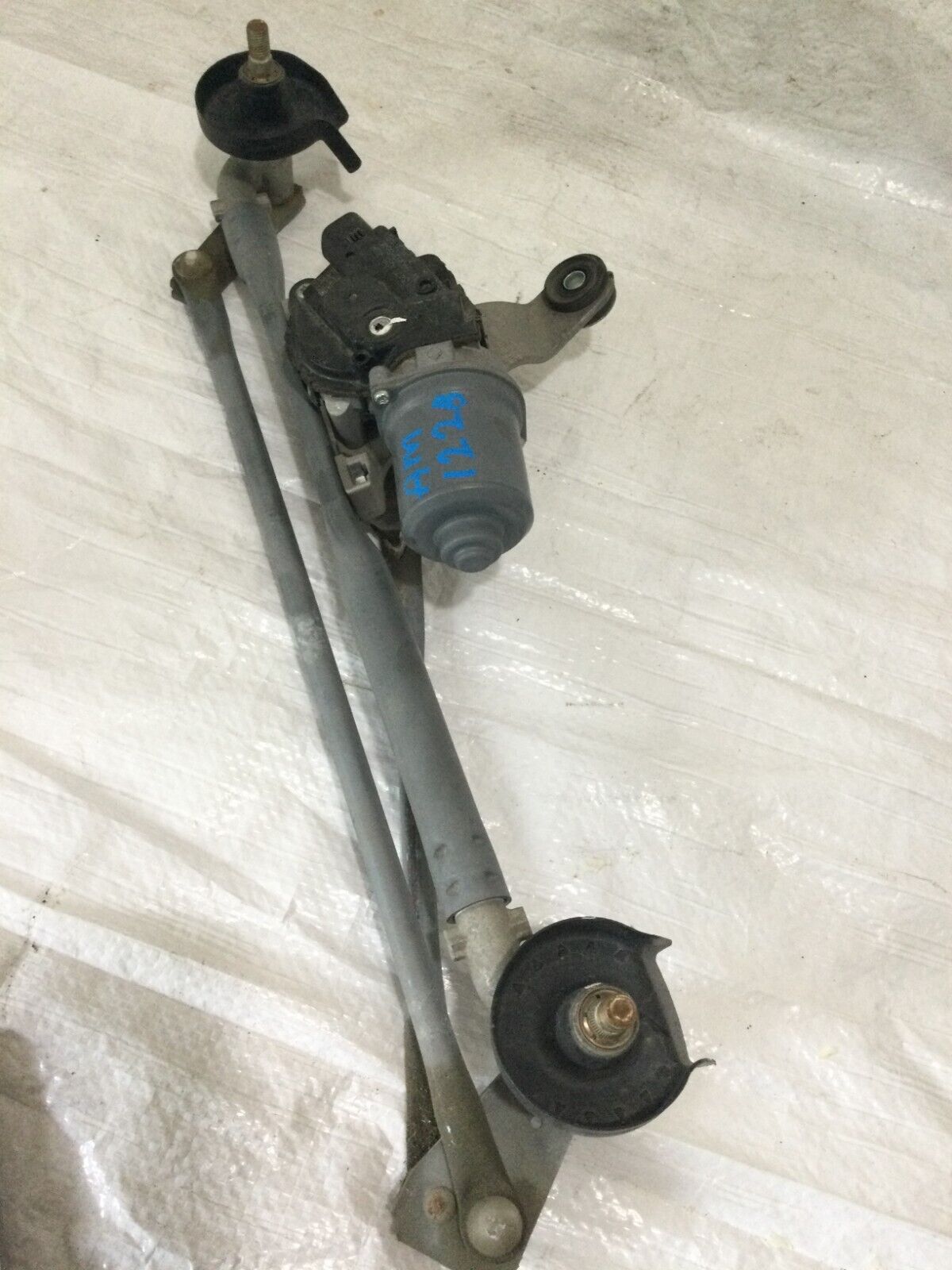 2018-2020 Buick Regal Front Windshield Wiper Motor W/ Linkage OEM