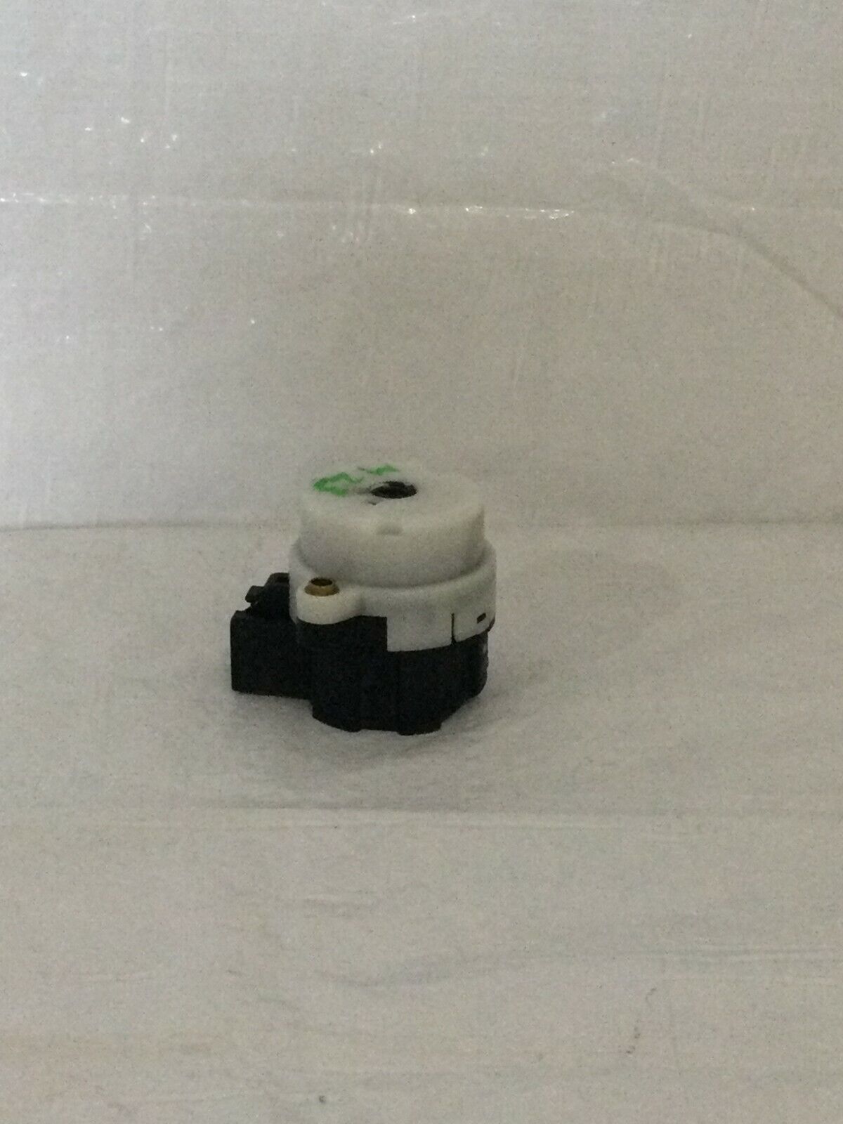 2004 Volvo S60 Steering Column Ignition Switch OEM 8645228