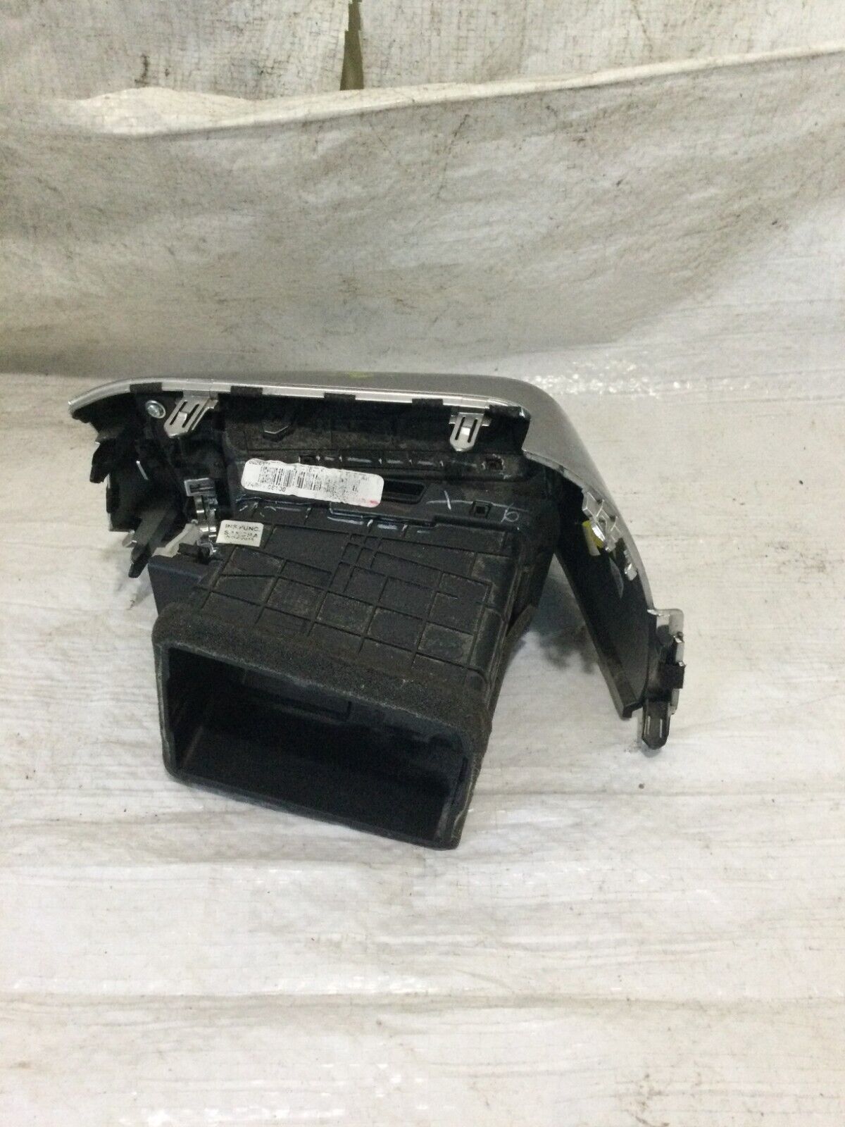 2016-2018 Kia Sorento A/C Air Vent Outlet Left Driver Side OEM