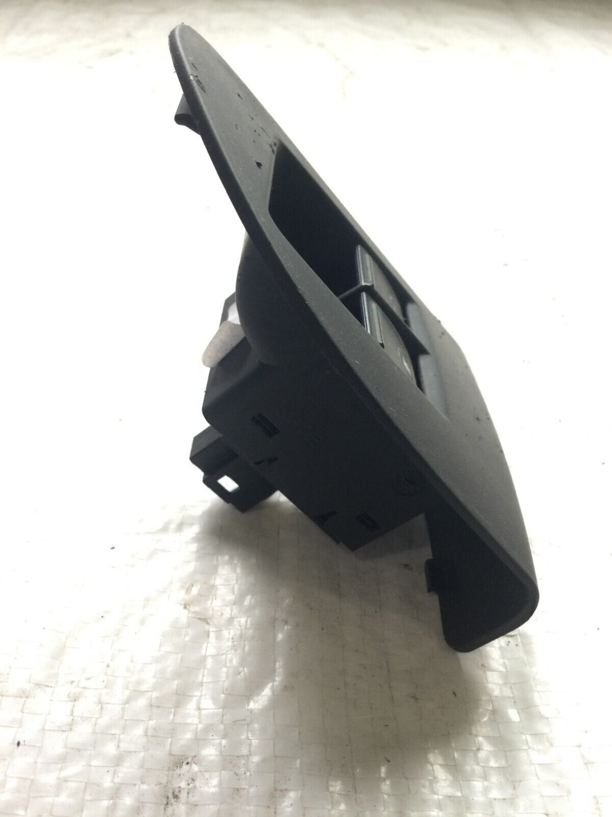 2007 Volkswagen Touareg Trunk And Fuel Door Switch OEM 7L6867157B