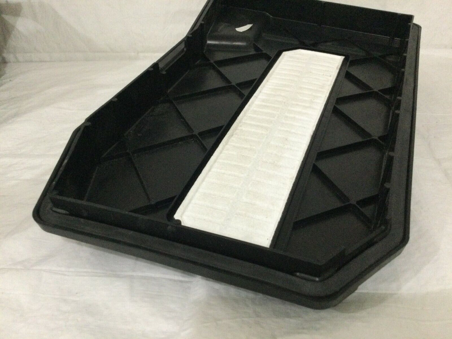 2007 Volkswagen Touareg Battery Box Cover LID 7L0864643B OEM 3.6L