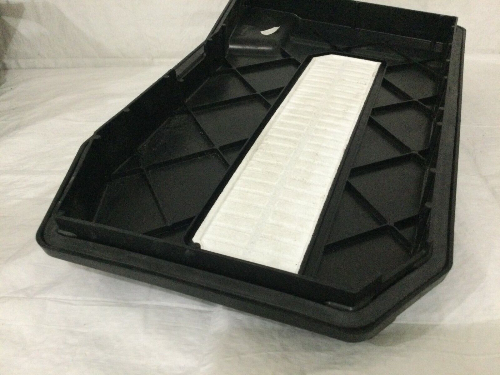 2007 Volkswagen Touareg Battery Box Cover LID 7L0864643B OEM 3.6L