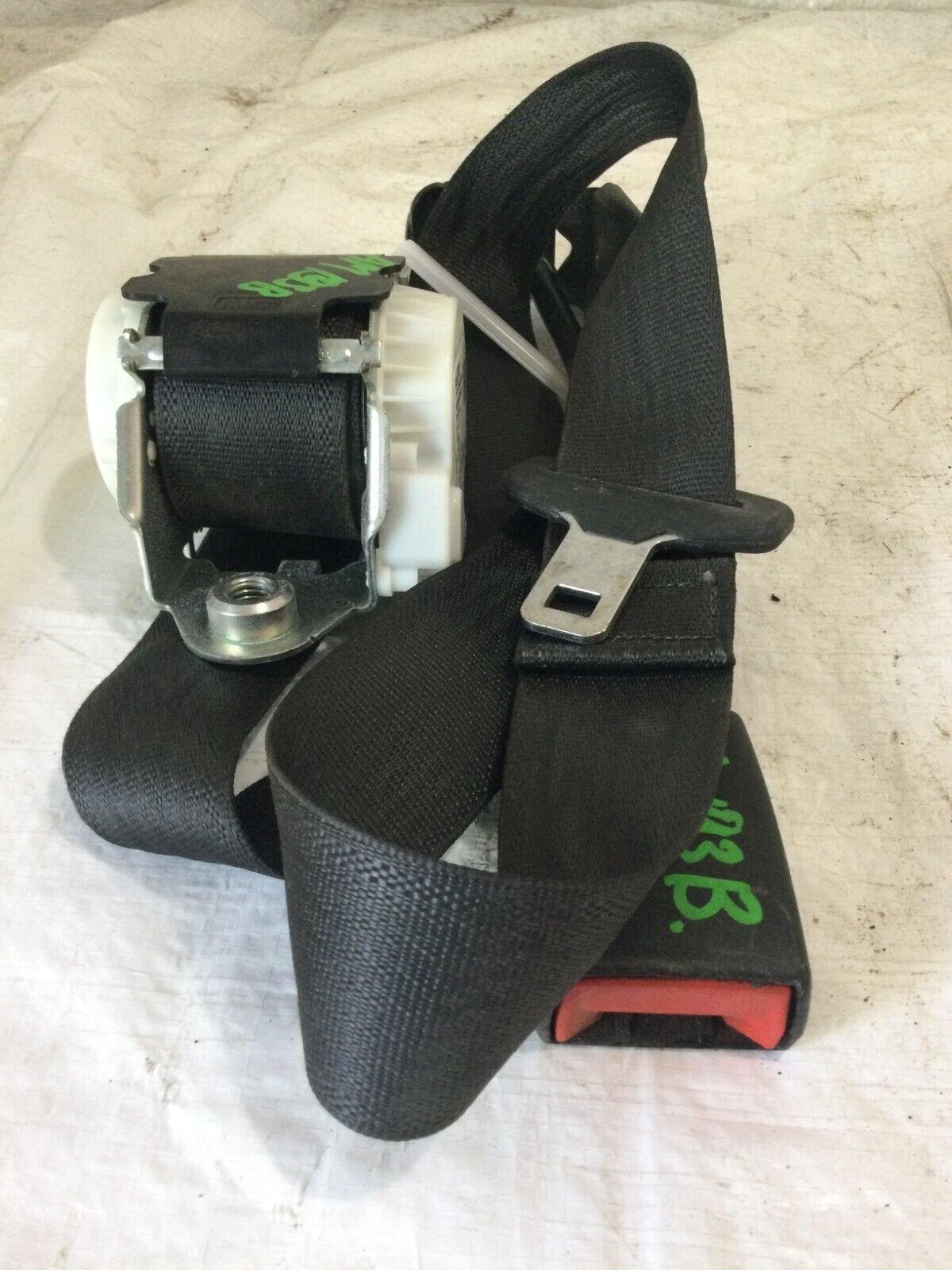 2018 Chevrolet Silverado 1500 Rear Right Center Seat Belt OEM 84253785