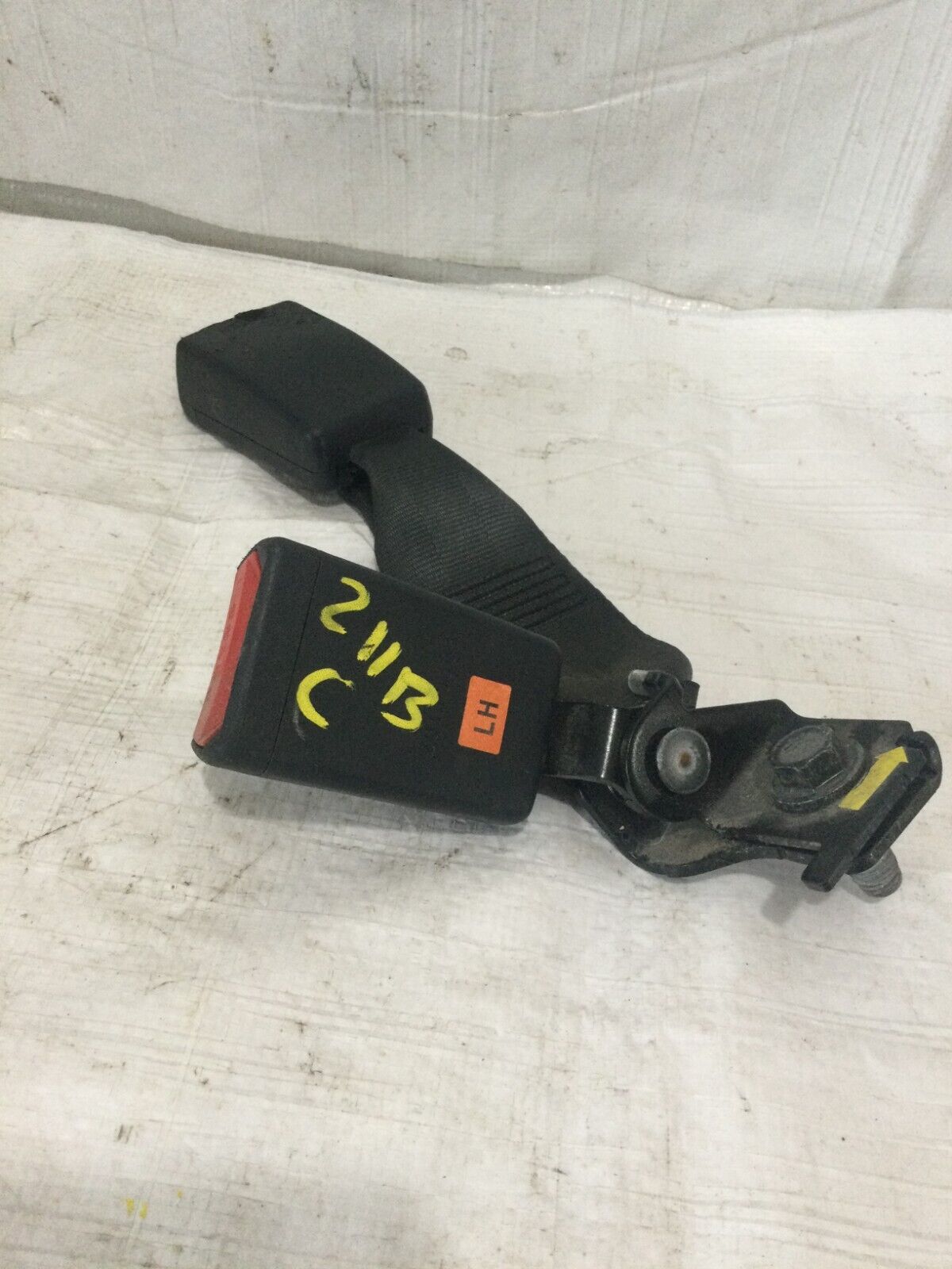 2017 Hyundai Elantra  Rear Left Center Seat Belt Buckle OEM