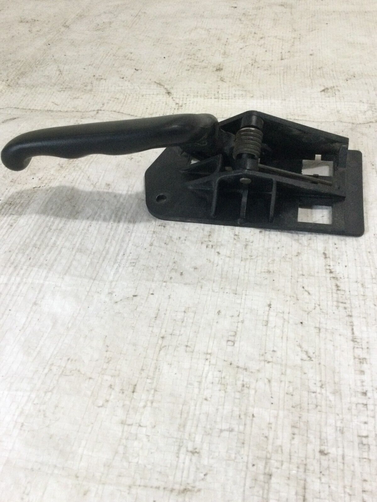 2006 GMC Sierra 2500HD Front Left Interior Door Handle OEM 15186042