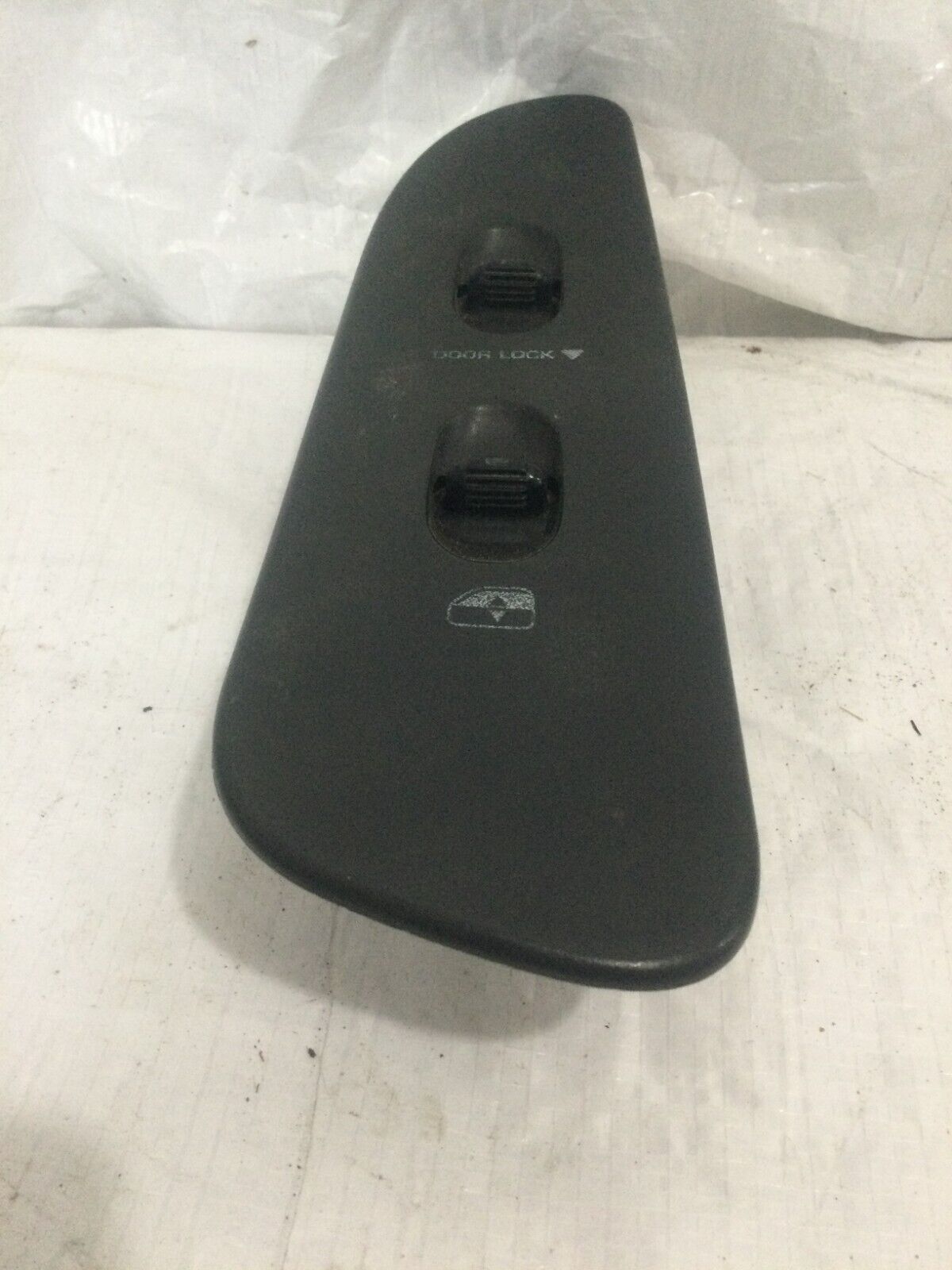 2002-2005 Dodge Ram 1500 Front Right Passenger Window Switch w/ Bezel OEM