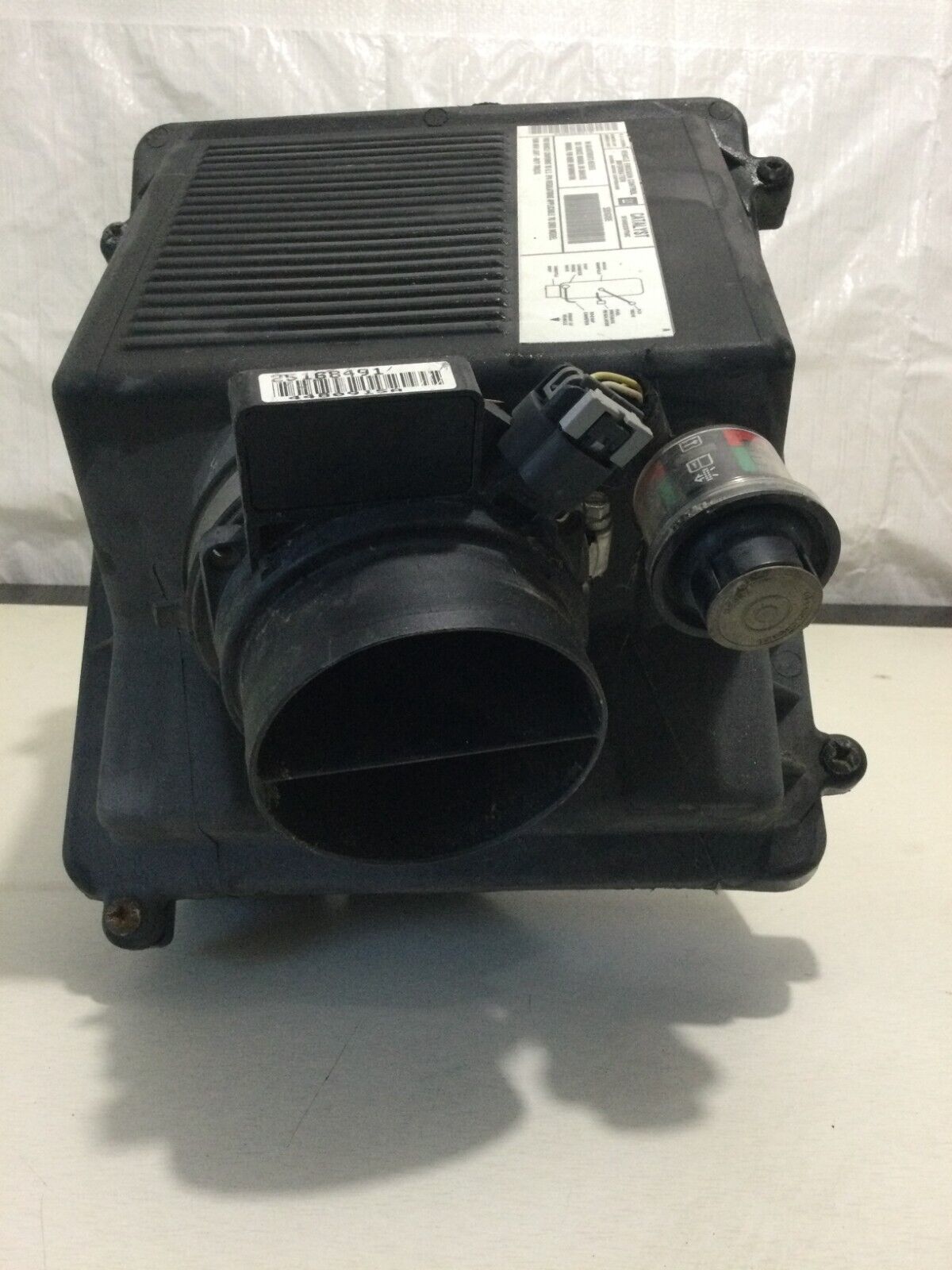 2005 Cadillac Esclade Air Box Cleaner Filter Assembly OEM