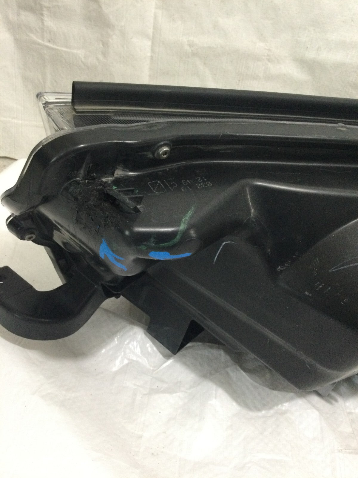 2019 Toyota Highlander Headlight Right Passenger Side W/ DRL OEM 2017-2019