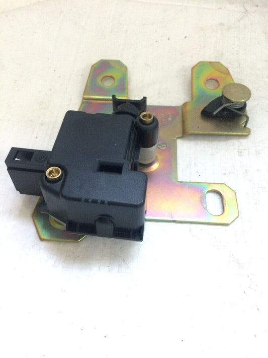 2004-2007 Volkswagen Touareg Trunk Hatch Latch Lock Actuator 7L6827425 OEM