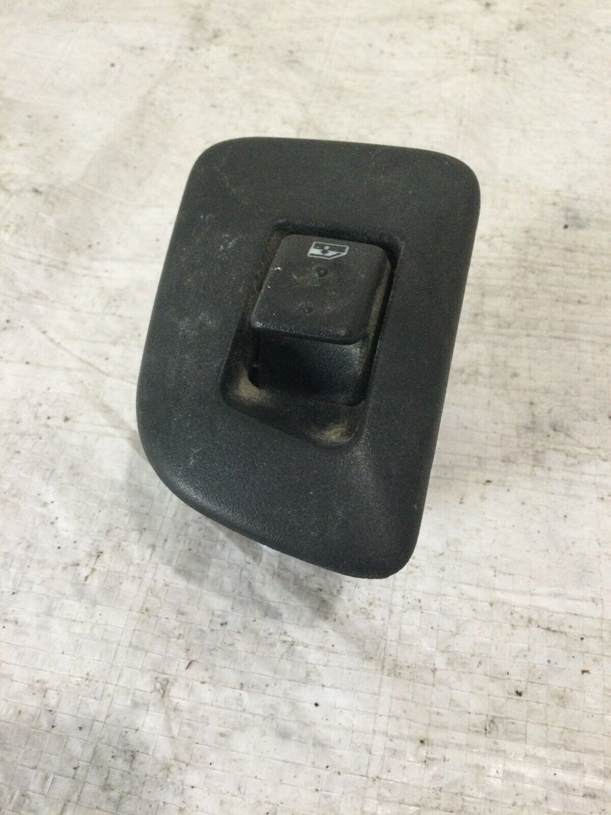 2003-2006  GMC Sierra 1500 Power Window Switch Rear Door LH Driver Side OEM