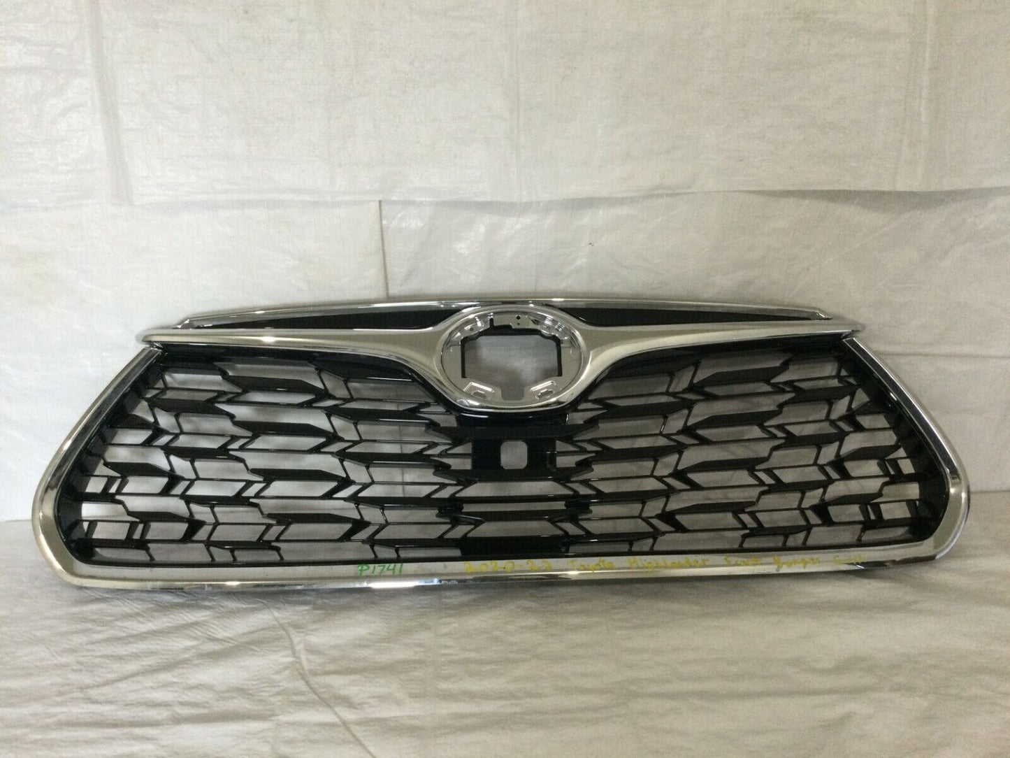 2020 2021 Toyota Highlander Front Upper Grille Grill 53111-0E250 OEM