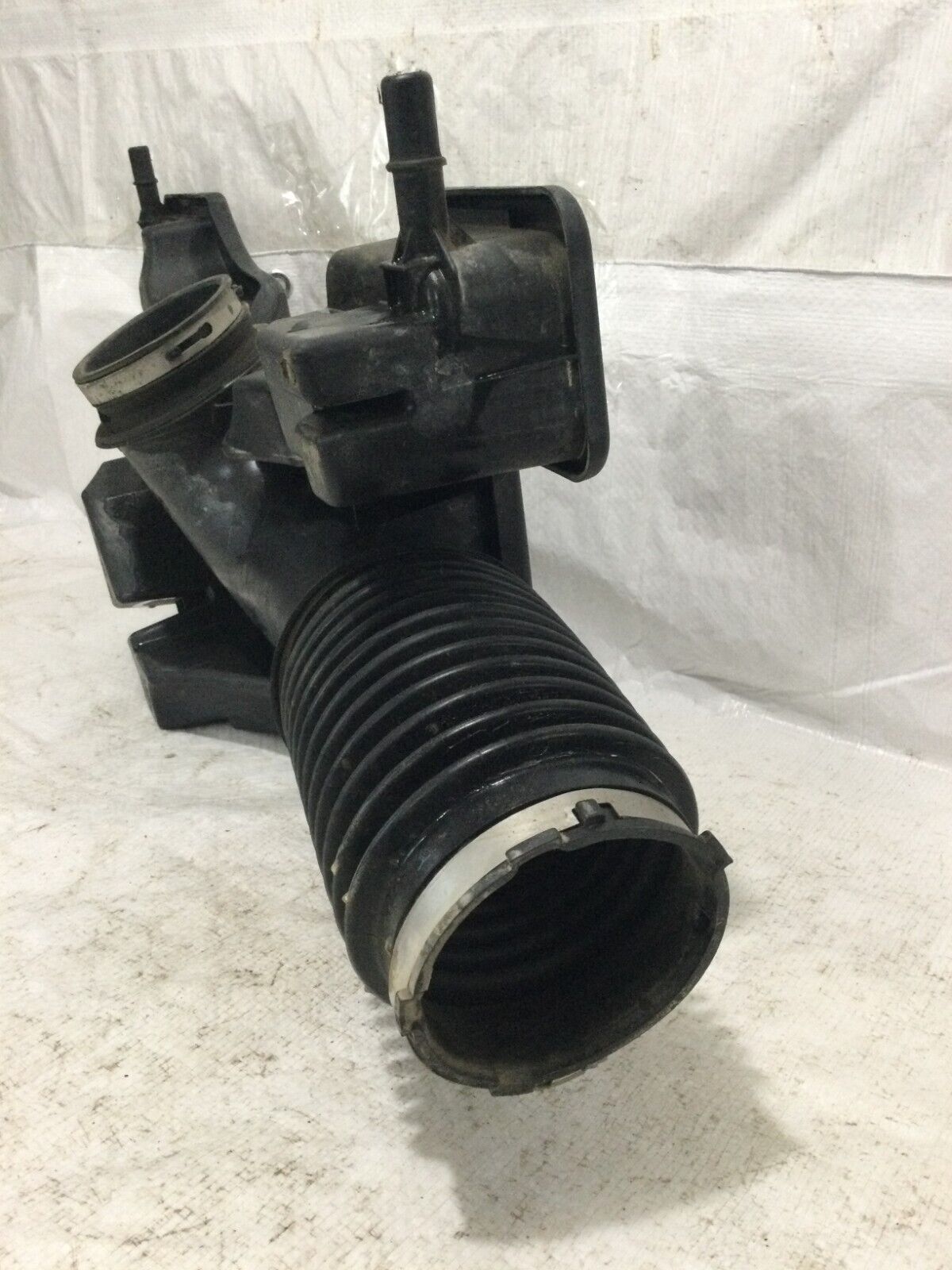 2018 Chevrolet Silverado 1500  Air Intake Resonator Outlet Duct  22738661 OEM