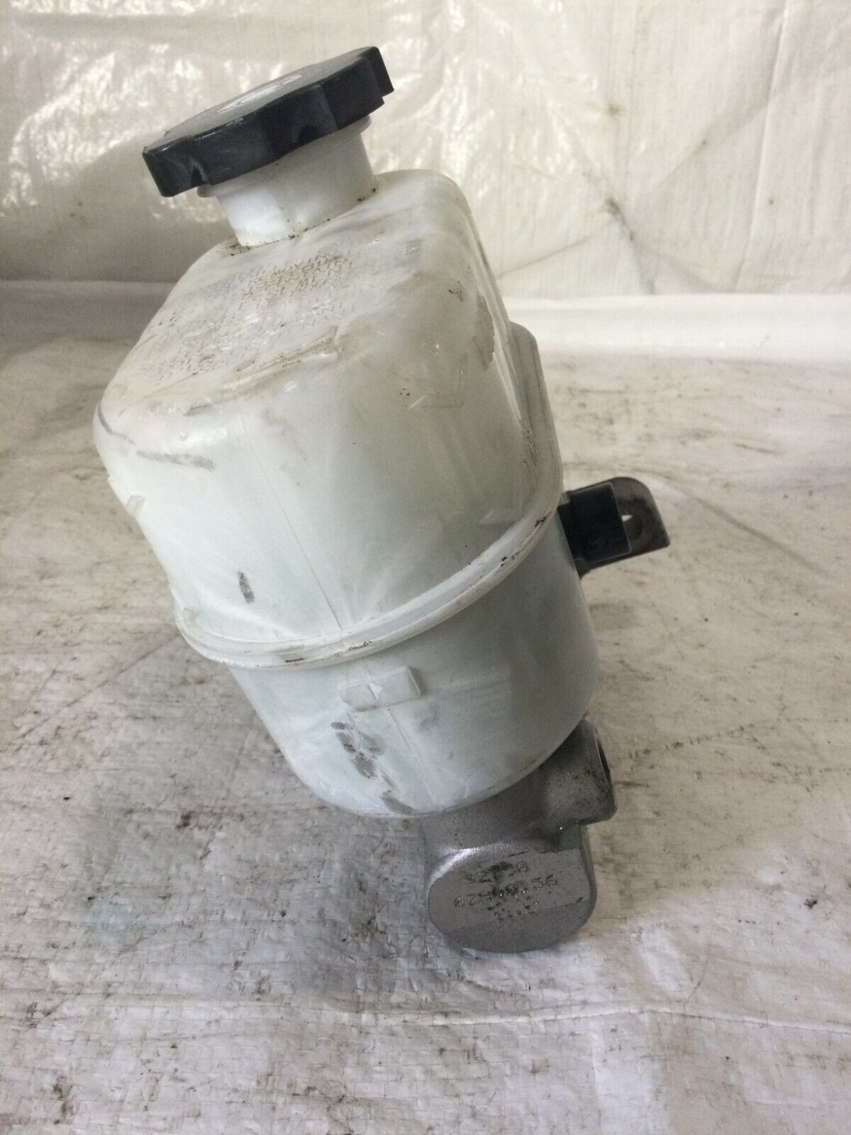 2007 Cadillac Escalade ESV Master Brake cylinder W/ Reservoir OEM