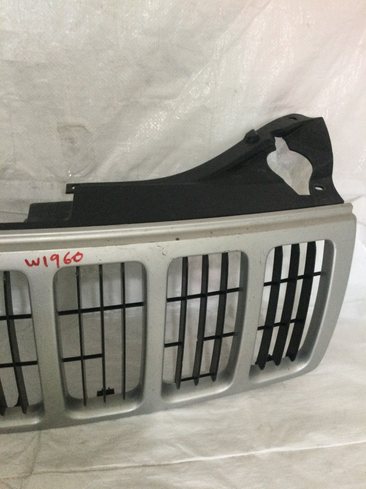 2005-2010 Jeep Grand Cherokee Front Grille OEM