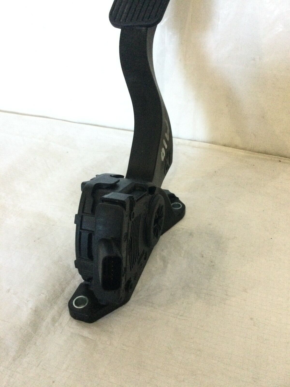 2017 Dodge Grand Caravan Accelerator Gas Pedal OEM 05281418AD