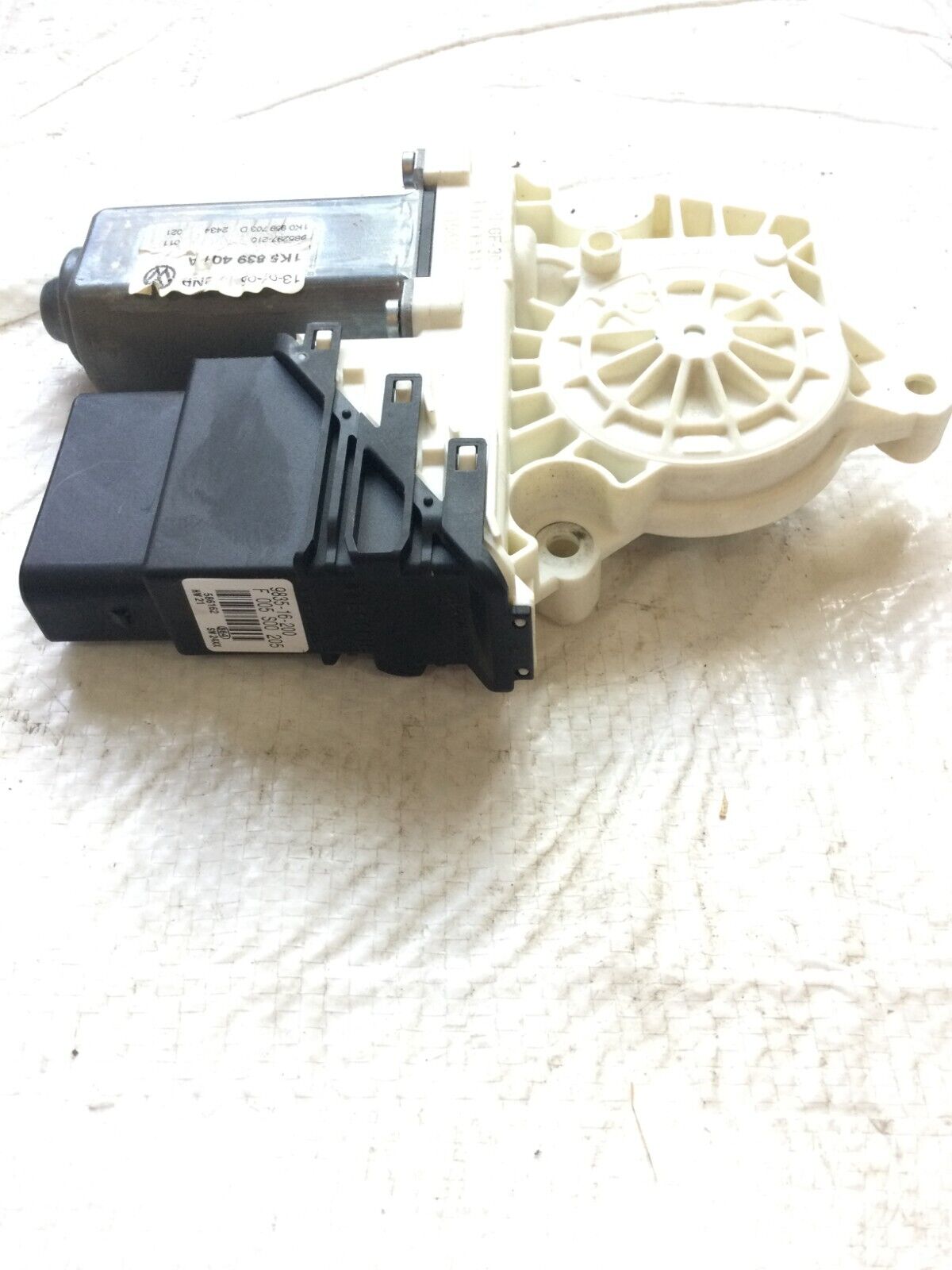 2006 Volkswagen Jetta Rear Left Power Window Motor OEM 1K5839401A