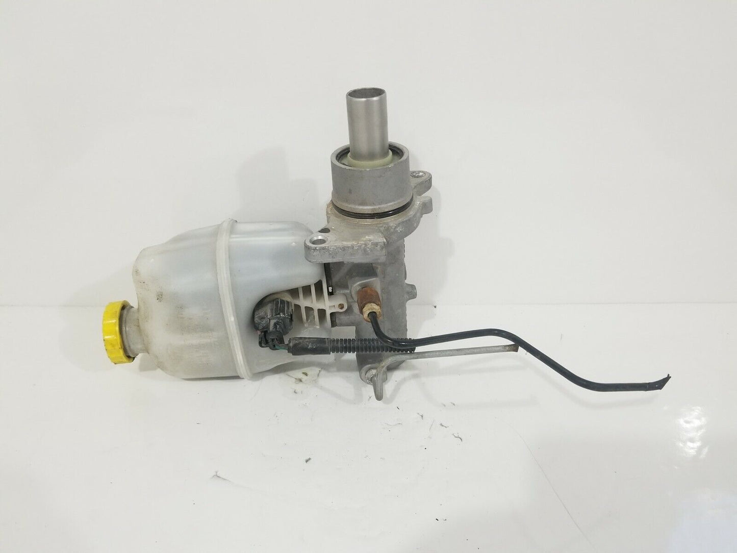 2005 Dodge Ram 2500 Power Brake Master Cylinder W/ Reservoir Tank OEM 