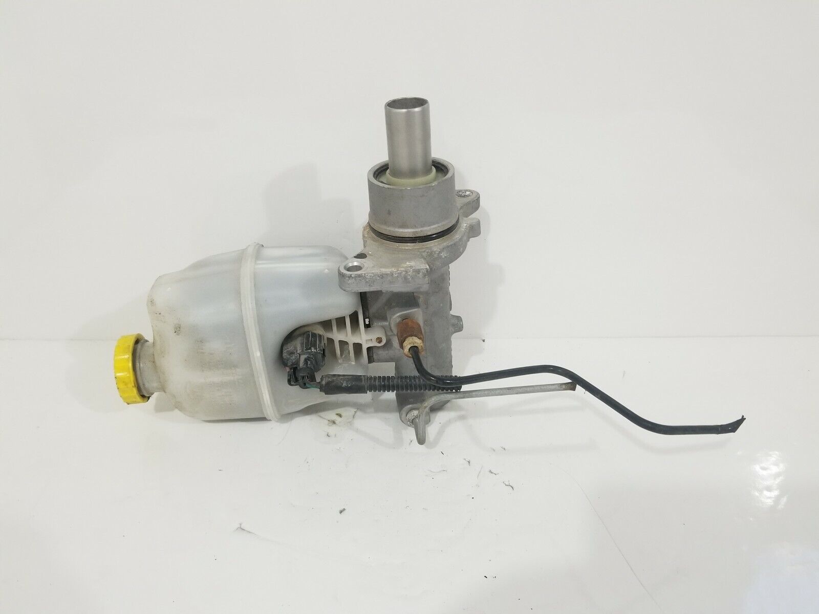 2005 Dodge Ram 2500 Power Brake Master Cylinder W/ Reservoir Tank OEM 