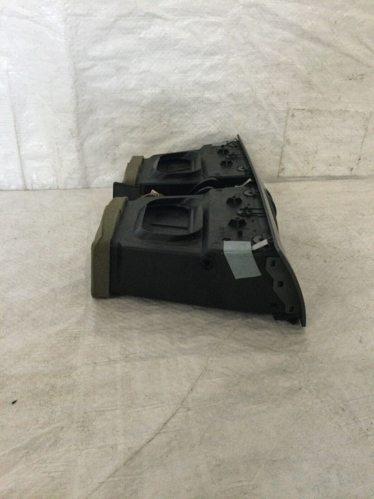  2004 BMW 745i E65/E66 Center Dash Air Vent OEM