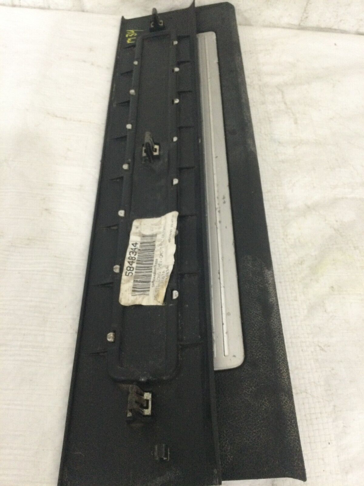 2007-2008 Chevrolet Avalanche Left Right Rear Sill Plate OEM 5848344