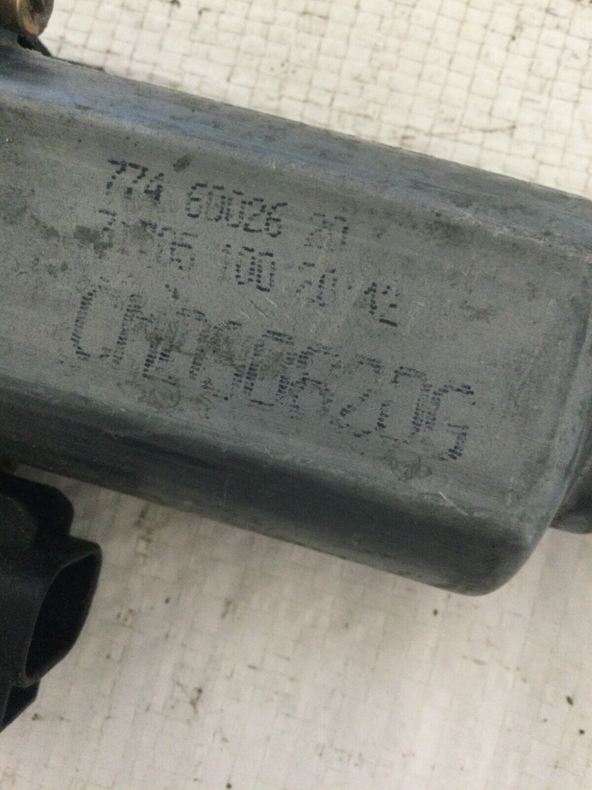 2003-2006 Cadillac Escalade EXT Front Right Power Window Motor OEM