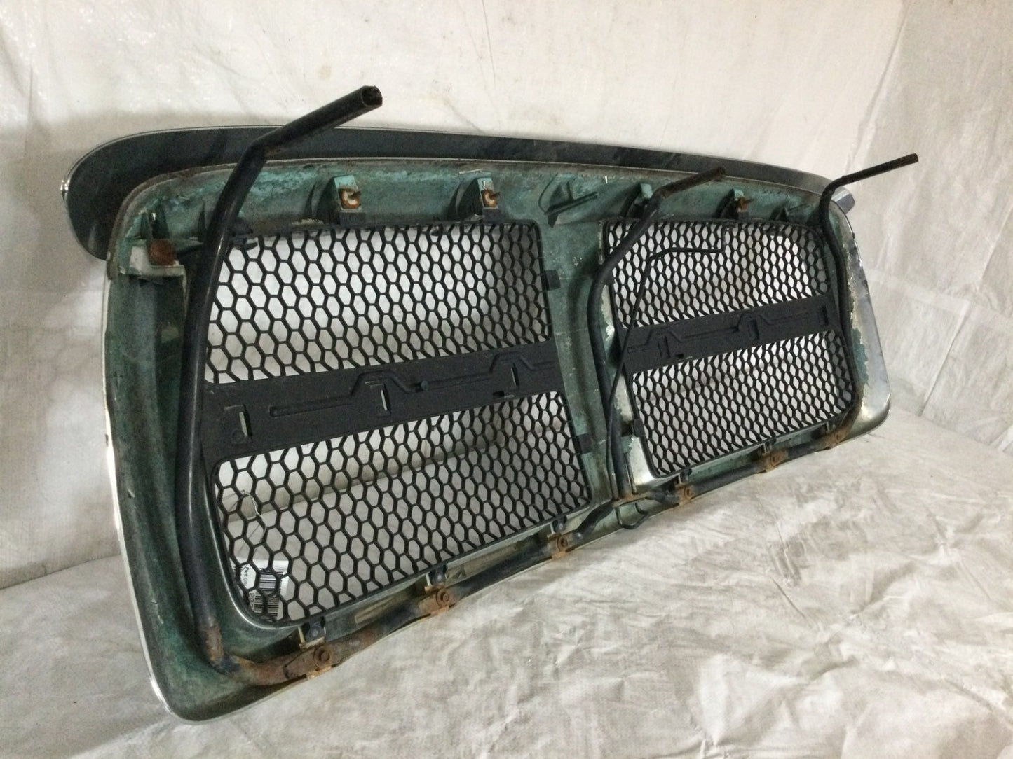2005 Dodge Ram 1500 Grille OEM MINOR CHROME PEELING