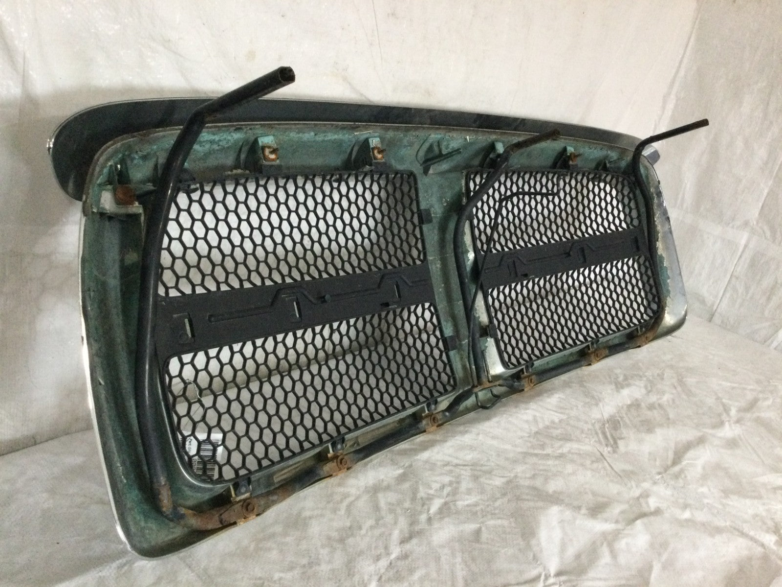 2005 Dodge Ram 1500 Grille OEM MINOR CHROME PEELING