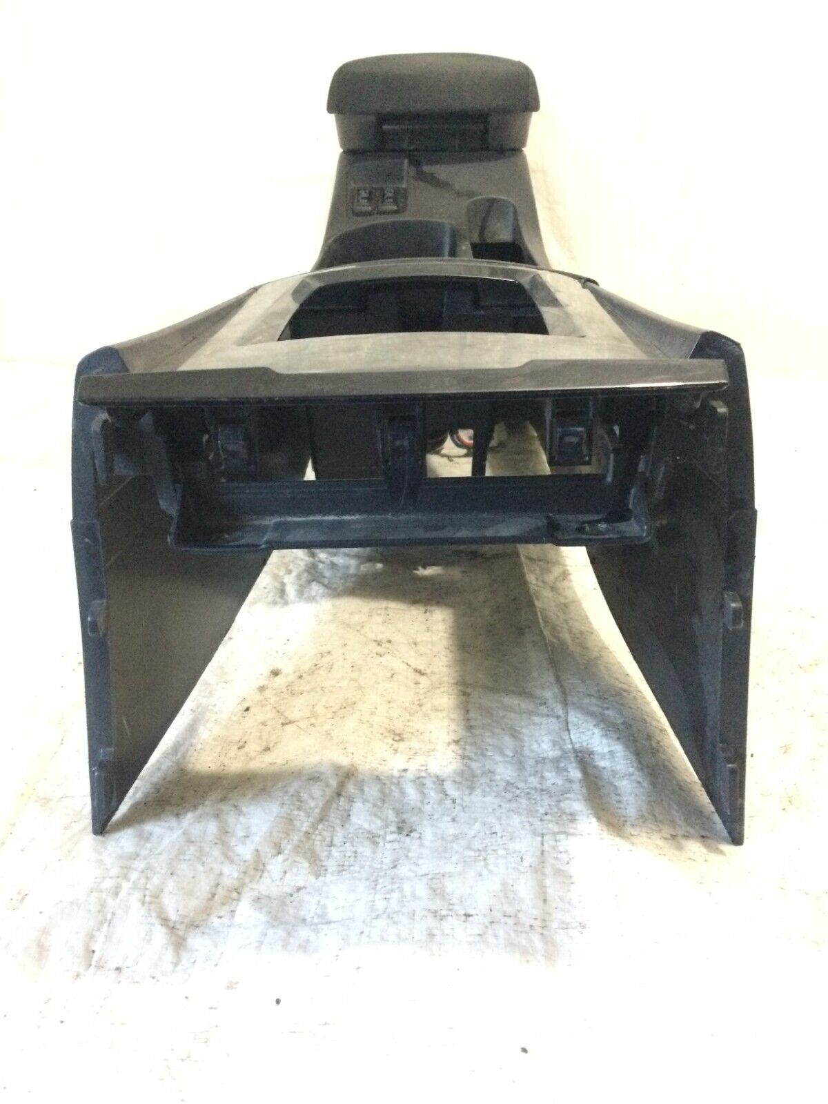 2007 Mitsubishi Lancer Front Center Console LID Assembly W/ Arm Rest OEM
