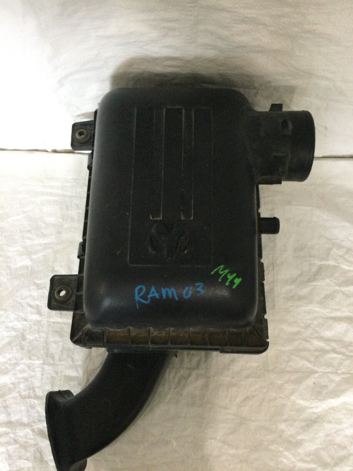 2004 Dodge Ram 1500 Air Cleaner Filter Box 53032043AB OEM 5.7L
