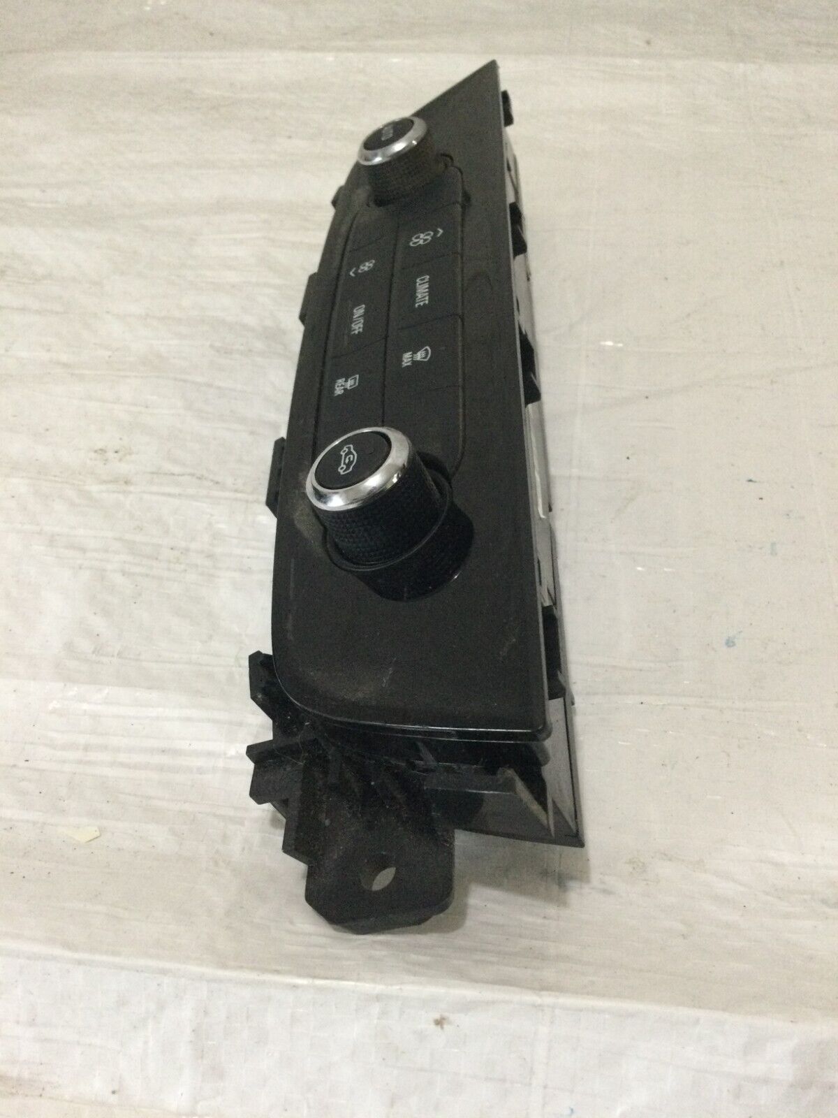 2018-2020 Buick Regal Preferred II A/C Heater Control OEM 39177120