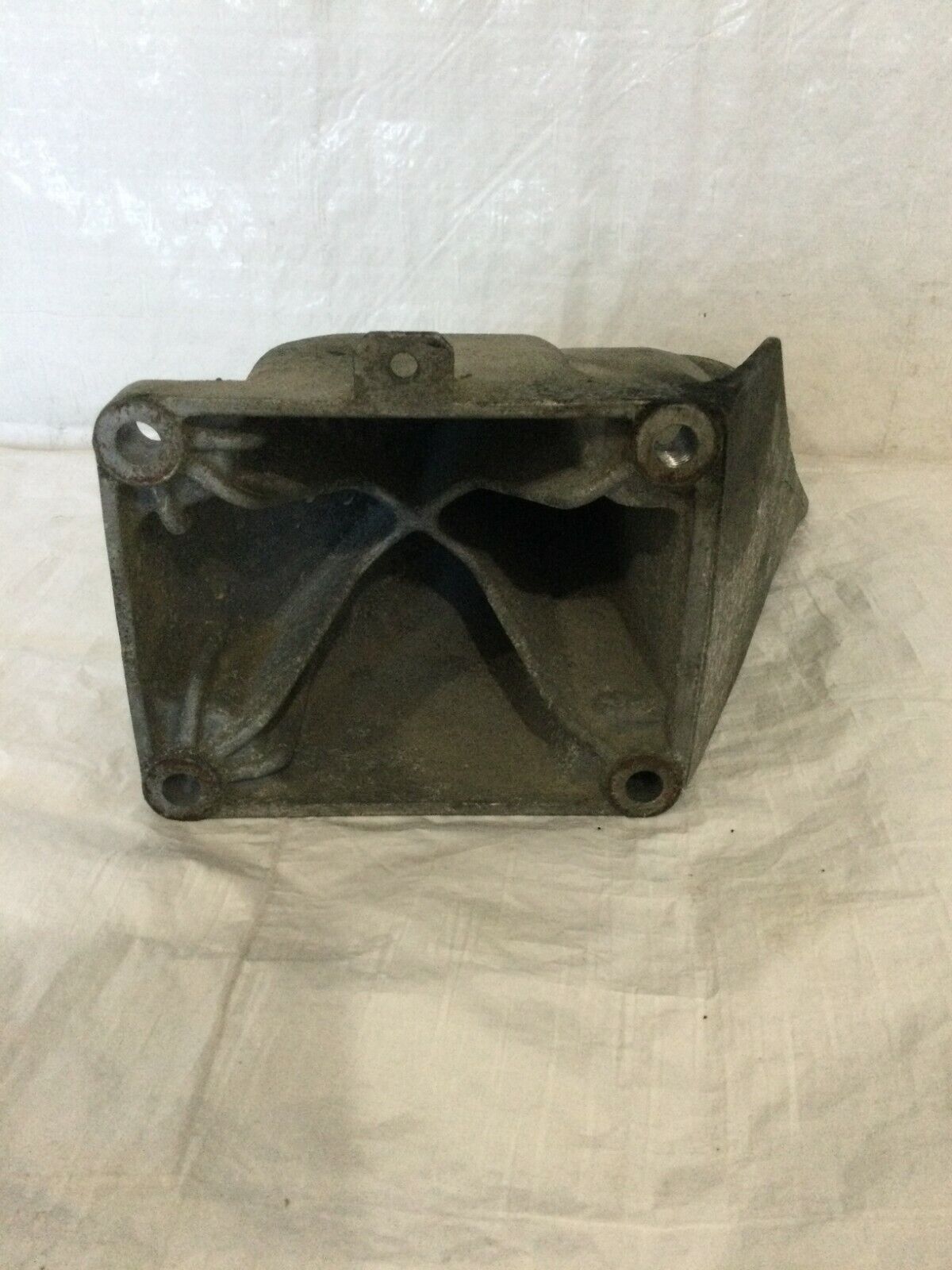 2004-2007 Volkswagen Touareg Engine Motor Mount Right Passenger Side OEM RH 