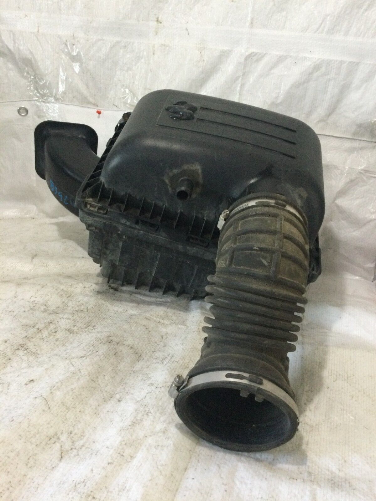 2005 Dodge Ram 1500 Air Cleaner Filter Box Assembly OEM