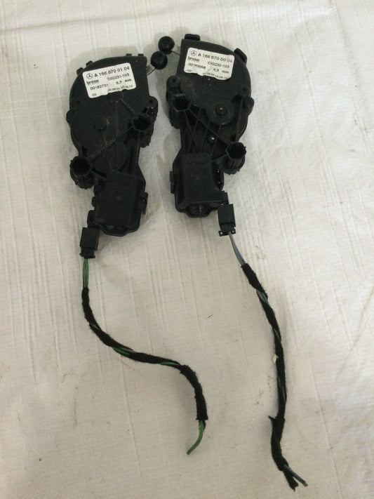 2014 Mercedes Benz GL350 Rear LH RH Side Window Adjuster OEM A1666700104