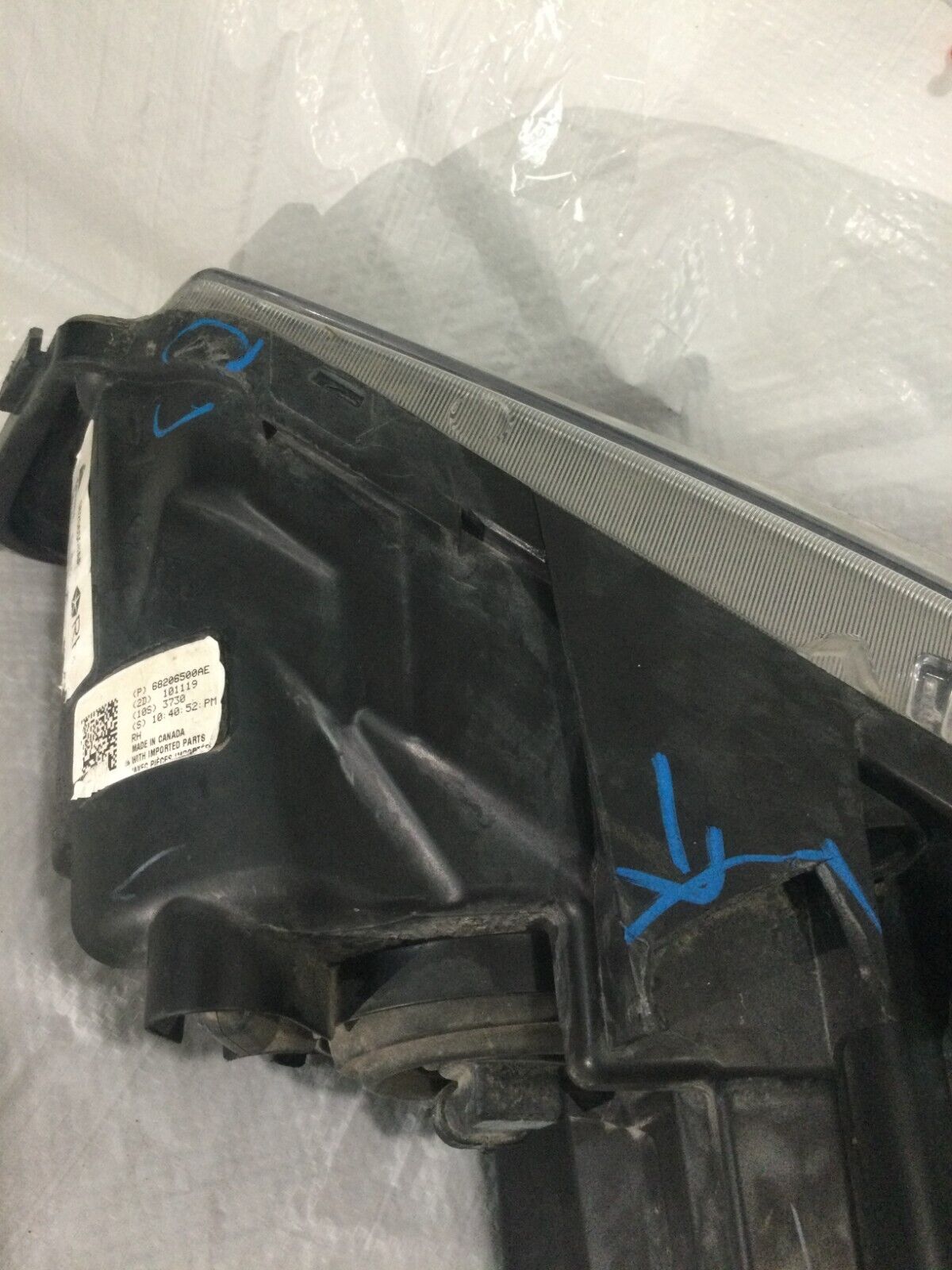 2020 Dodge Grand Caravan Right Passenger Side Headlight Halogen 68206500AE Black