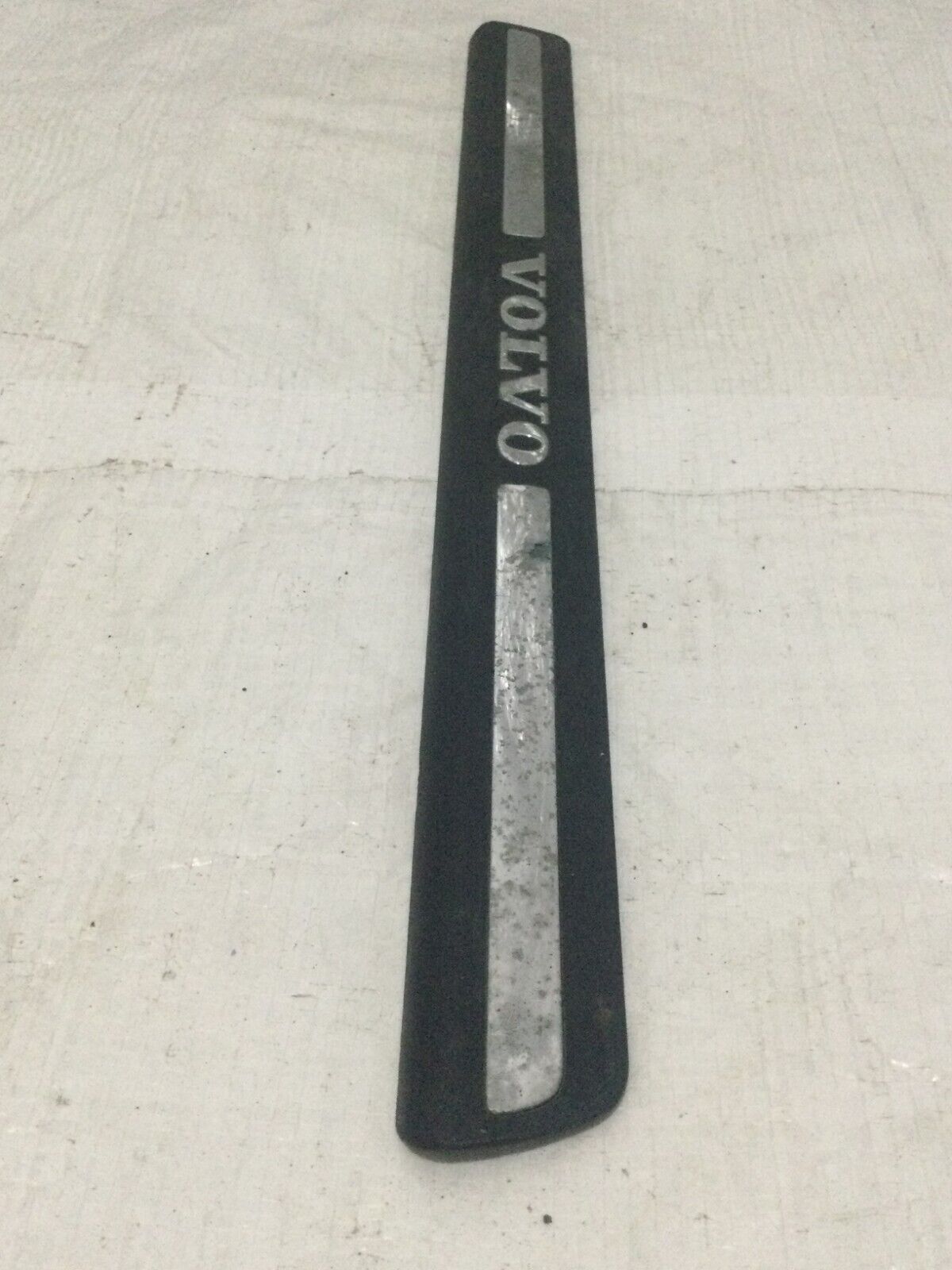 2004-2006 Volvo S60 Front Left Door Sill Plate Molding Emblem Scuff Trim OEM